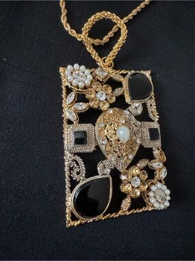 Gold and Black Ornate Floral Pendant Necklace - Unbranded